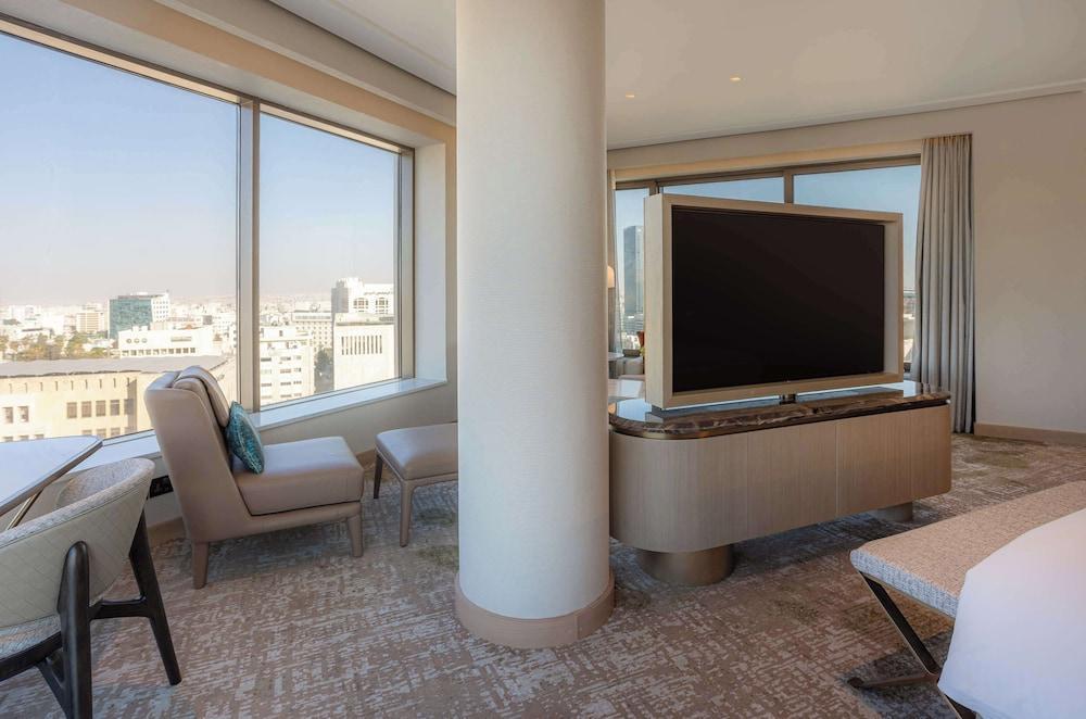 Signia by Hilton Amman Room Type - Club Signia Suite, 1 King Bed (Panoramic) Signia by Hilton Amman Room Type - Club Signia Suite, 1 King Bed (Panoramic)