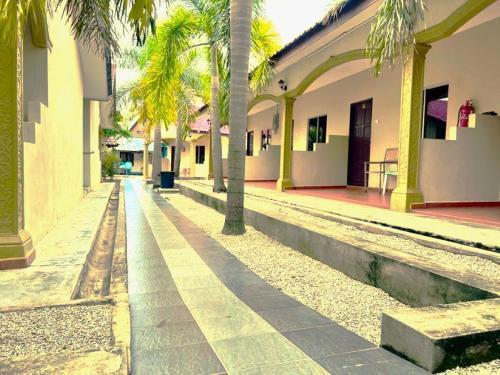 Dhania Cenang Beach Motel - Tap to explore photos