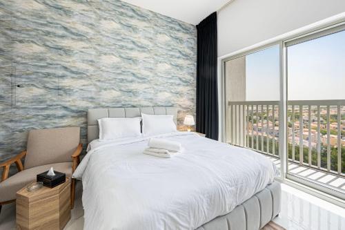 Trendy Studio Getaway in Dubailand's Best Distric - Tap to explore photos