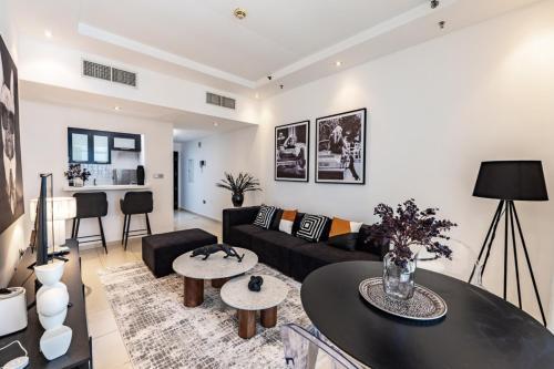 Ultra-Chic 1BR Near Marina & Beach Walk - Tap to explore photos