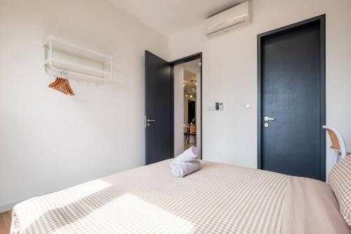 City Lights SweetHome@Sunway Velocity Two 3BR2Bath - Tap to explore photos