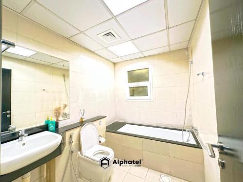 Elegant 3-Bedroom Villa in JVC - Dubai - Ideal for Modern Lifestyles - by Alphatel Vacations - Tap to explore photos