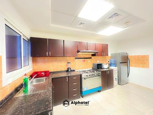 Elegant 3-Bedroom Villa in JVC - Dubai - Ideal for Modern Lifestyles - by Alphatel Vacations - Tap to explore photos