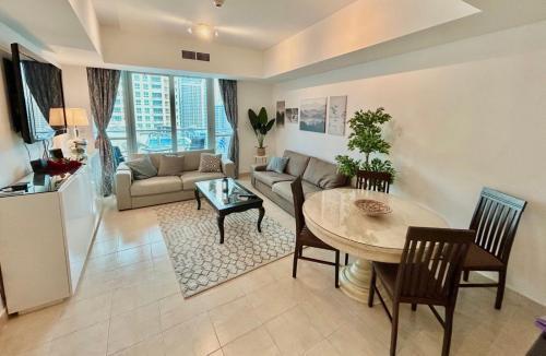 Marina view with Pool, Gym, Tennis Court, 5 mins to Beach - Tap to explore photos