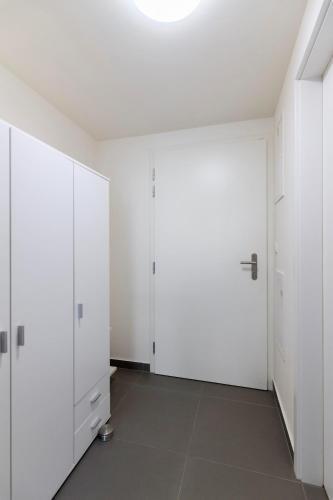200Mb WIFI, Supermarket On-site, 12min City Center - Tap to explore photos