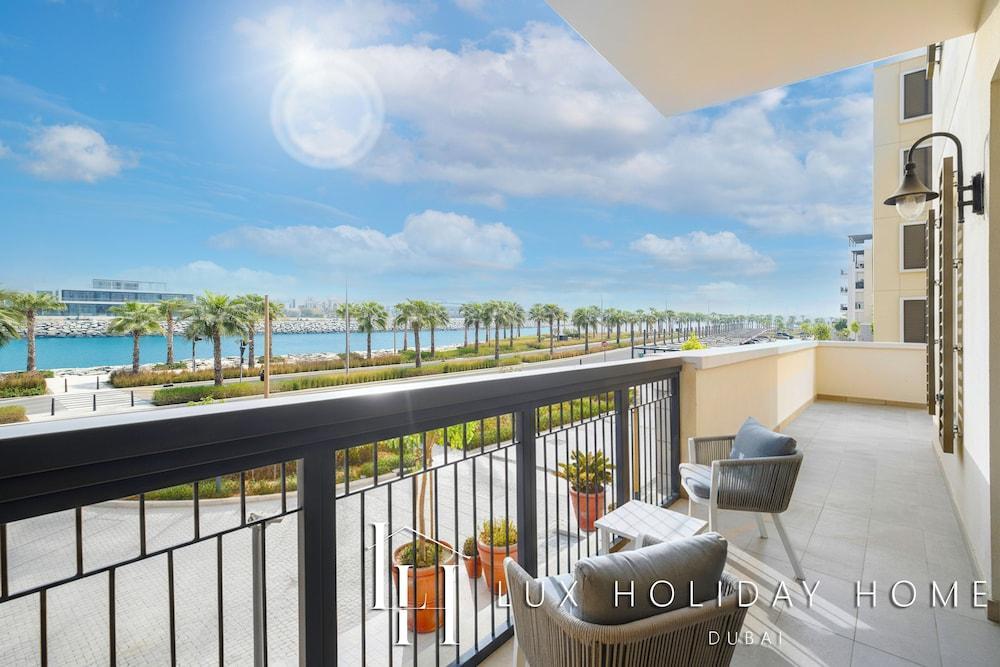 LUX The Elegant Sea View Suite