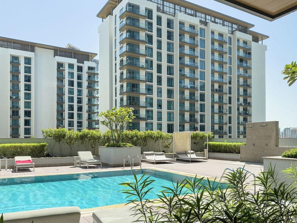 Marco Polo - Stunning 2BR with Burj View, Spacious Gym & Pool - Tap to explore photos