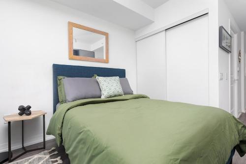 Spacious Studio w View Steps from Eatons & TMU - Tap to explore photos