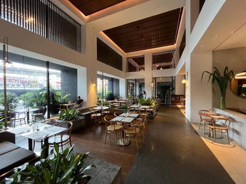 SkyView Studio, EST Bangsar, High View for 2 - Tap to explore photos