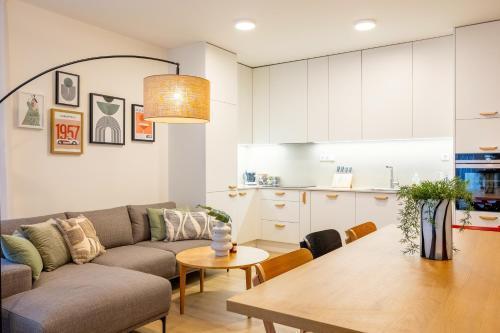 Spacious 3BR - 2 Parking Spots, Full Kitchen, by Gravity Prague Room Type - Apartment Spacious 3BR - 2 Parking Spots, Full Kitchen, by Gravity Prague Room Type - Apartment