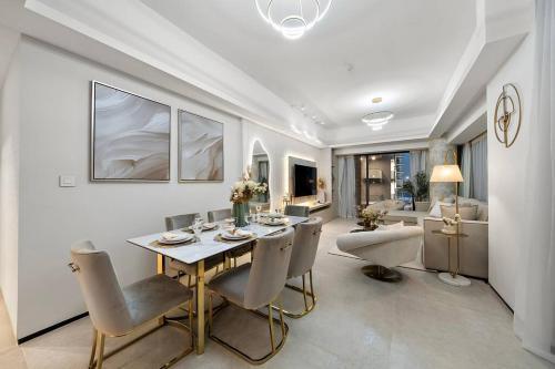 FIRST CLASS 2BR Lively Sanctuary - Tap to explore photos