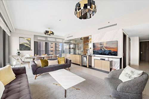 FIRST CLASS 4BR Spacious Luxury Retreat - Tap to explore photos