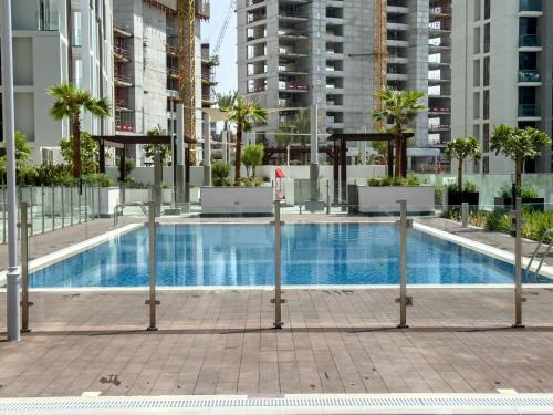 Meydan Luxury Stylish 1BR with Pool & Canal Views - Tap to explore photos