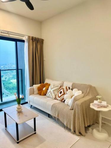 Creamy KL View - Majestic Maxim near UCSI, KL, MRT #康乐夜市 - Tap to explore photos