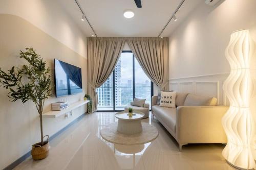Cozy Home@United Point 3BR7Pax Pool Above Mall Gym - Tap to explore photos