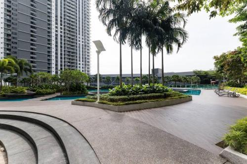 Cozy Home@United Point 3BR7Pax Pool Above Mall Gym - Tap to explore photos