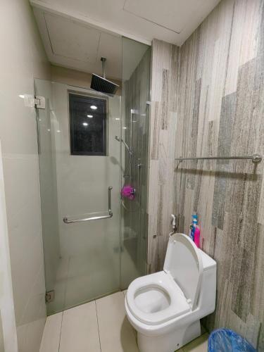M CITY 2 BEDROOM BY D - Tap to explore photos