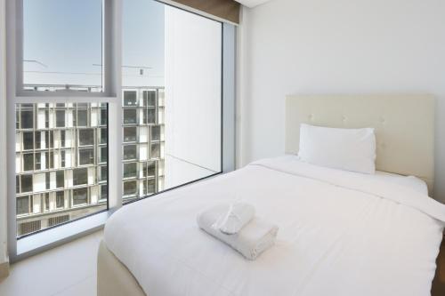 Prime 3BR with 1 Suite and Full Ain Dubai View In Bluewaters - Tap to explore photos
