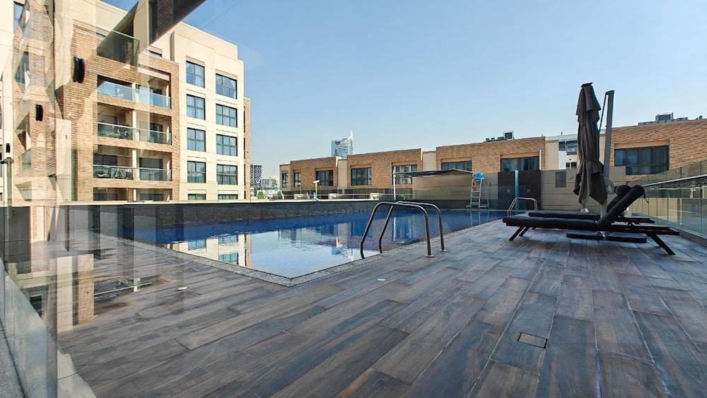 A Fantastic 1 Bed Flat Located in JVC - Tap to explore photos