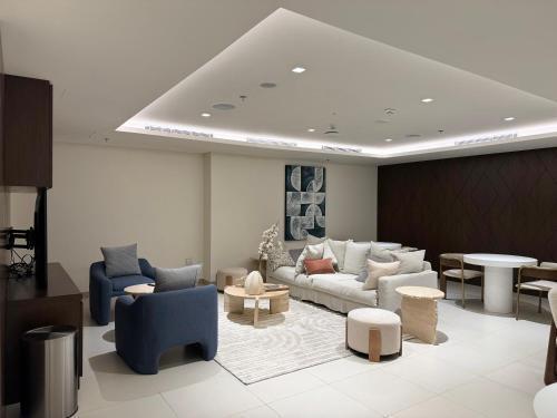 Luxury 2-Bedroom Apt with Spectacular Sea Views - Tap to explore photos