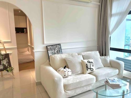 FrenchStyle 2BR Apt near MRT velocity ikea mytown cheras - Tap to explore photos