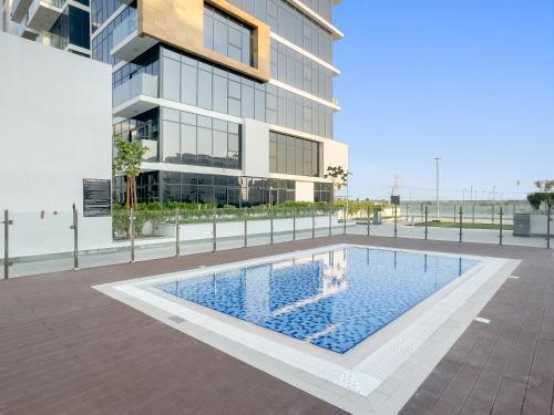 Cozy 1BR with Pool View & Balcony - Tap to explore photos