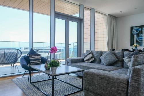 Mira Holiday Homes - Luxury 1 bedroom with sea view - Tap to explore photos