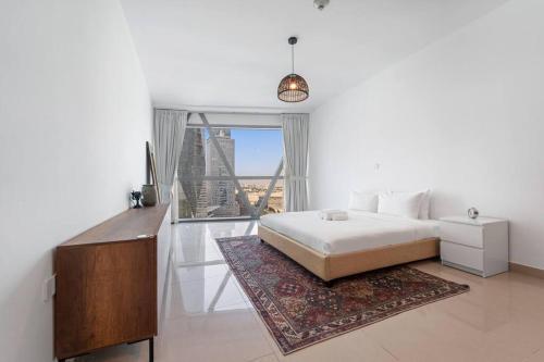 Chic 1BR APT with Pool, Gym, BBQ, Tennis Court