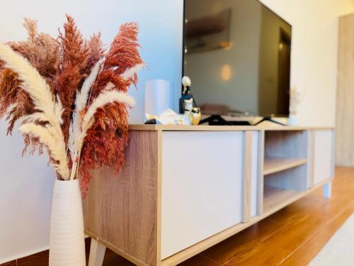 Aesthetically Designed Lavish Apt, Near Marina - Tap to explore photos