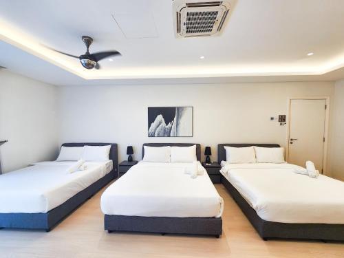 KL -- Groove Retreat with KTV & Pool Table - 4BR4B - 16 pax by Cowidea - Tap to explore photos