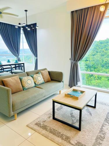 The Ridge at KL East mall Luxury 2BR Residence with City Skyline View جناح السلام - Tap to explore photos