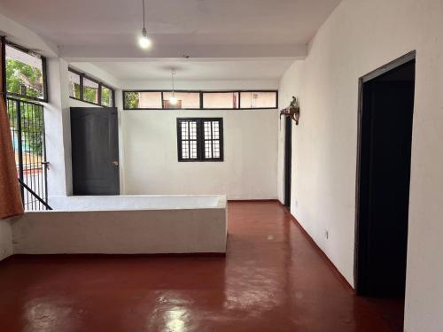 Lovely Room in Colombo 15 - Tap to explore photos