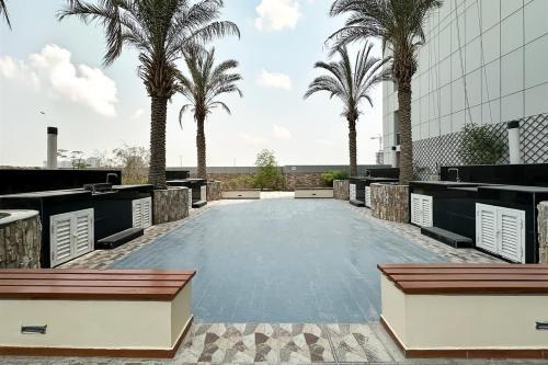 Studio Apt w Modern Amenities in Prime Location - Tap to explore photos
