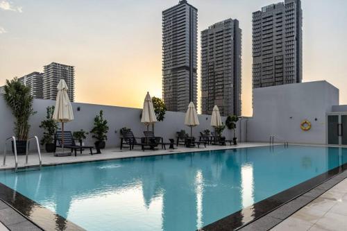 Waves - Luxury Meets Comfort, Modern 1BR in JVCs Luma22 - Tap to explore photos