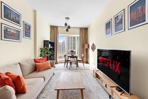 VayK- Vibrant and Welcoming 2 BD in JLT - Tap to explore photos