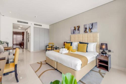 Waves - Stylish Studio with Balcony in Dubai South - Tap to explore photos