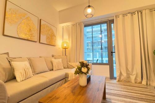 Charming Oasis 1BR Comfort for Up to 3 Guests - Tap to explore photos