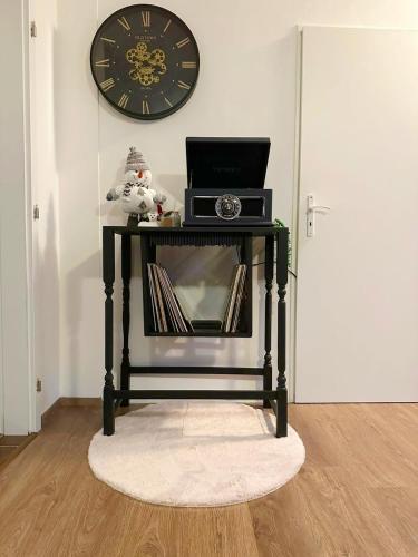 Spacious flat & parking possibility, 3 stops to Wenceslav square - Tap to explore photos