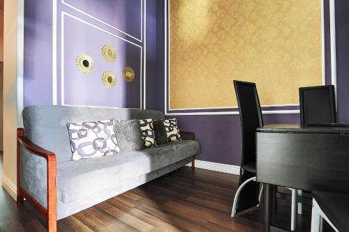 Two-bedroom Haven In The Old Town - Tap to explore photos