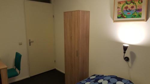 Quiet spacious room - Tap to explore photos