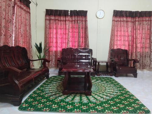Homestay Haji Hamid - Tap to explore photos