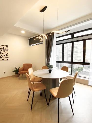 Fahrenheit88 A - Opposite Pavilion KL Bukit Bintang 飞轮海公寓 3BR12Pax 2BR7Pax - Tap to explore photos