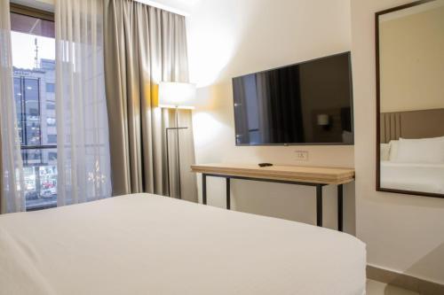 Golden Tulip Amman - Tap to explore photos