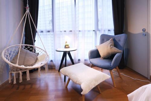 Lily and Loft - KL Gateway Bangsar LRT, WIFI, Netflix - Tap to explore photos