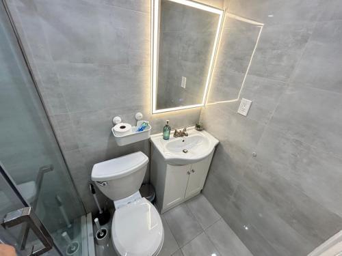 Modern Lux Family Rooms - KingBed - Near Sheppard W Station Toronto - Tap to explore photos
