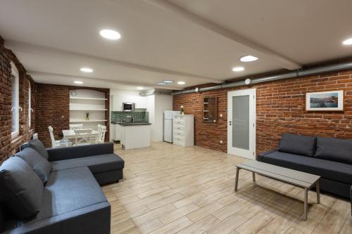 Spacious apartment in quiet courtyard near Charles Bridge - Tap to explore photos