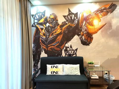 KLCC Transformers Homestay 10pax - Tap to explore photos