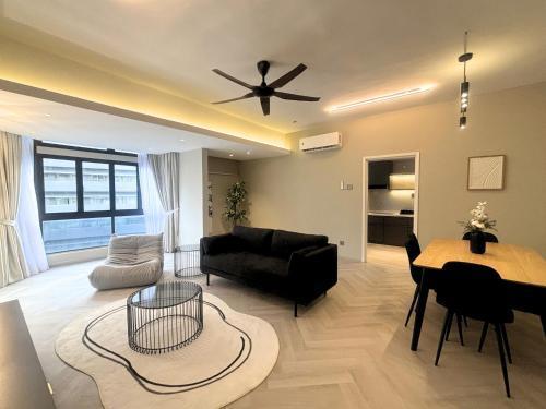 Fahrenheit88 B - Opposite Pavilion KL Bukit Bintang 飞轮海公寓 3BR12Pax 2BR7Pax - Tap to explore photos