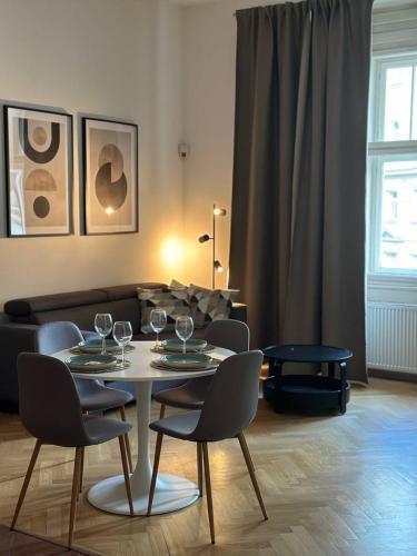 Spacious Elegance - A Central Gem - Tap to explore photos
