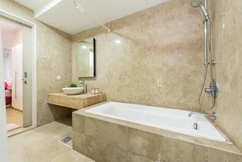 Bintang Fairlane Residences near Pavilion by GL Staycation - Tap to explore photos